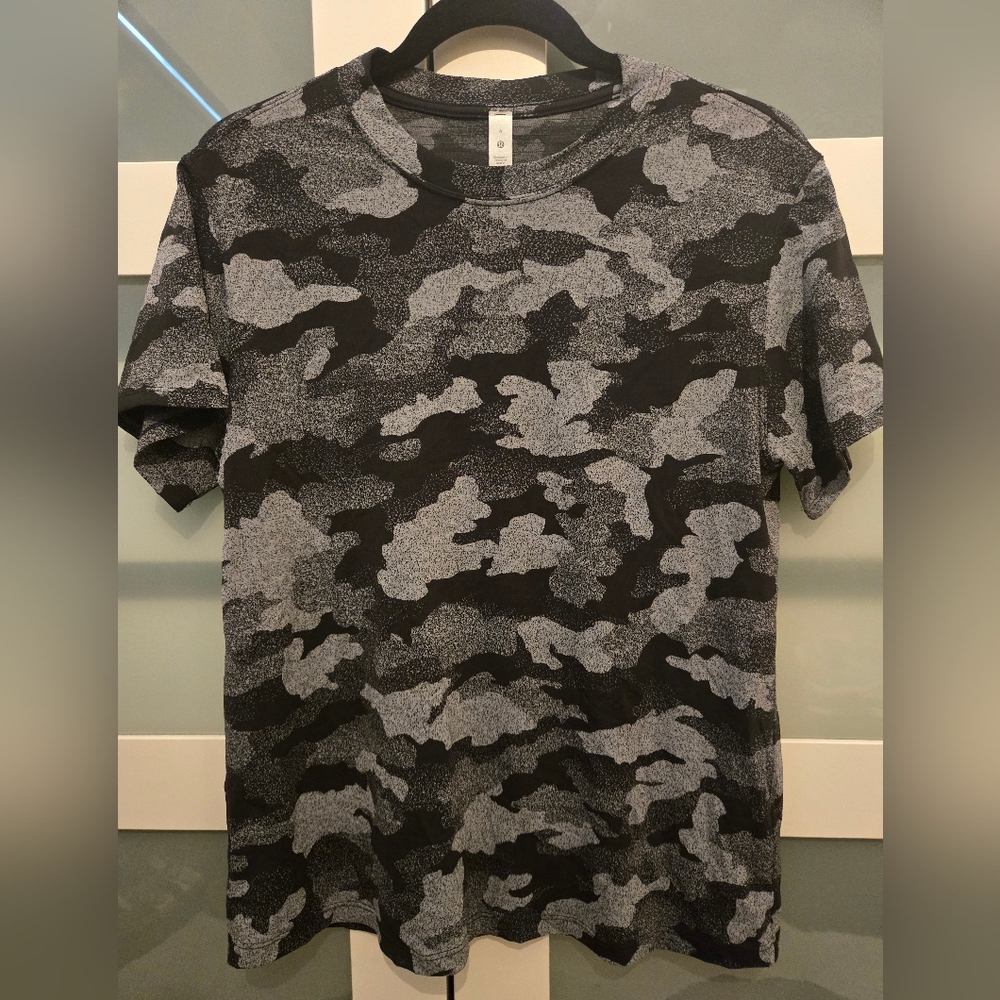 Lululemon athletica Black and Gray Camo - Lot of 3 Shirts & 1 Pair Of Pants